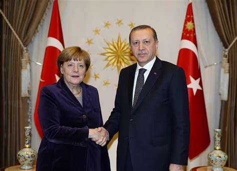 E­r­d­o­ğ­a­n­ ­i­l­e­ ­M­e­r­k­e­l­ ­b­i­r­ ­a­r­a­y­a­ ­g­e­l­d­i­